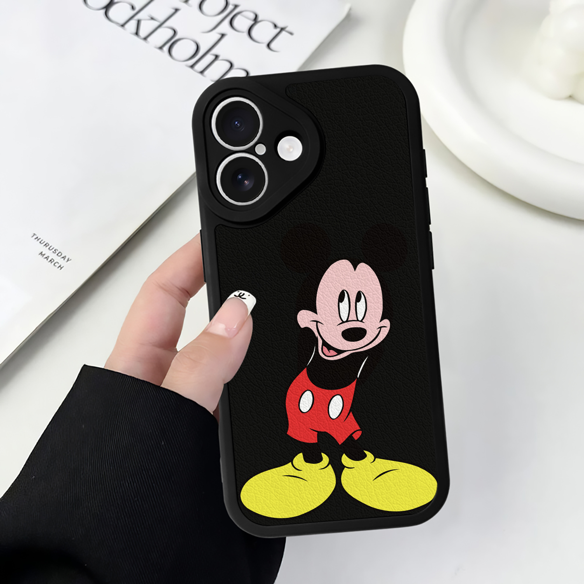 （画像用） ミッキーマウス Mickey Mouse 【iPhone 16シリーズ対応】シリコンスマホケース（レザー調） 材質：シリコン